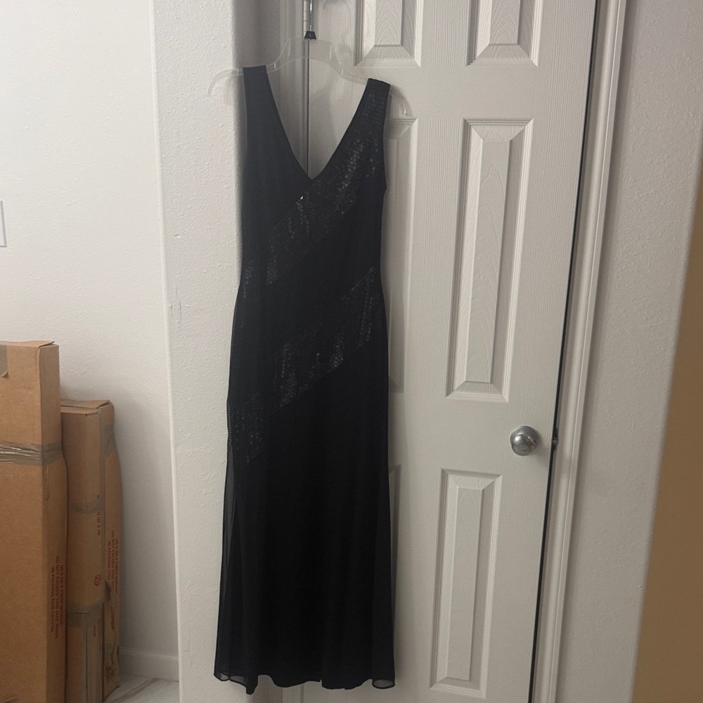 Chic Black Sleeveless Gown